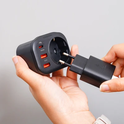 Gambar Krisbow Steker Adaptor Multifungsi Dengan USB-A & USB-C - Hitam