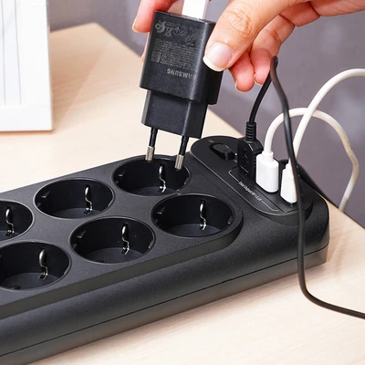 Gambar Krisbow Stop Kontak Ekstensi 10 Soket Dengan USB-A & USB-C - Hitam