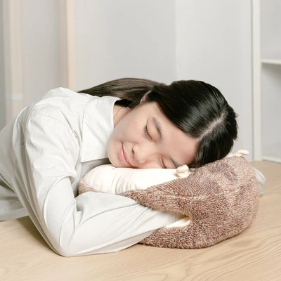 Gambar Ataru Bantal Tidur Dacron Hedgehog O 30x32x15 cm - Cokelat