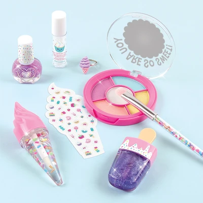 Gambar Make It Real Set Cosmetic Candy Shop