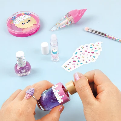 Gambar Make It Real Set Cosmetic Candy Shop