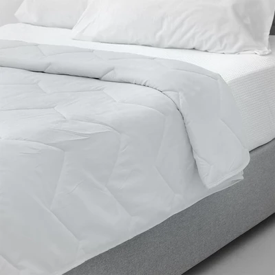 Gambar Informa 150x200 cm Bed Cover Seri Marshmallow - Abu-Abu Muda