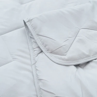 Gambar Informa 150x200 cm Bed Cover Seri Marshmallow - Abu-Abu Muda
