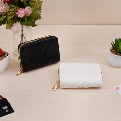 Gambar Ataru Dompet Kartu Quilted Random