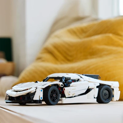 Gambar LEGO Technic Koenigsegg Jesko Absolut Hypercar 42184 - Putih