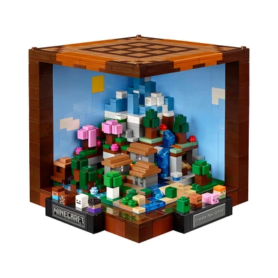 Gambar LEGO Minecraft The Crafting Table 21265