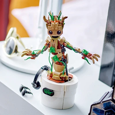 Gambar LEGO Marvel Dancing Groot 76297