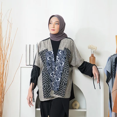 Gambar Gitaratna Segara Outer Wanita - Hitam