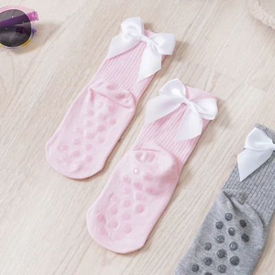 Gambar Ataru Set 2 Pasang Kaos Kaki Bayi Ribbon - Pink/Abu-Abu