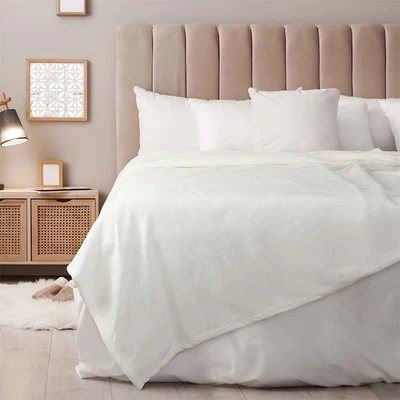 Gambar Informa 150x200 cm Selimut Microfiber Solid - Putih Ivory