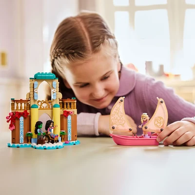 Gambar LEGO Wicked Glinda, Elphaba & Nessarose At Shiz University