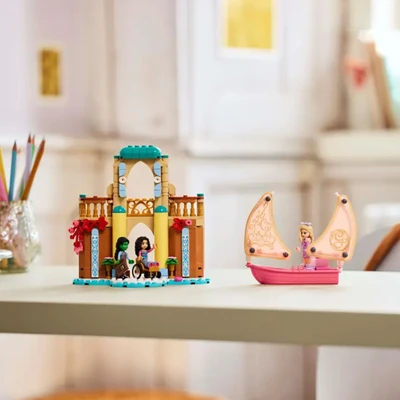 Gambar LEGO Wicked Glinda, Elphaba & Nessarose At Shiz University