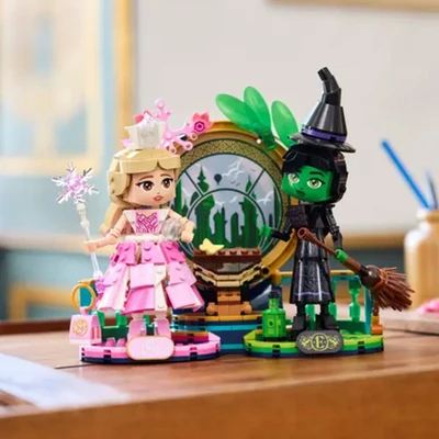 Gambar LEGO Wicked Elphaba & Glinda Figures