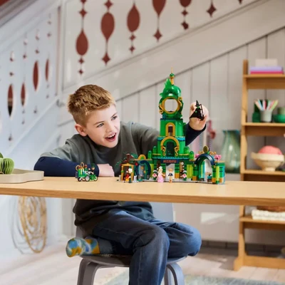 Gambar LEGO Wicked Welcome To Emerald City