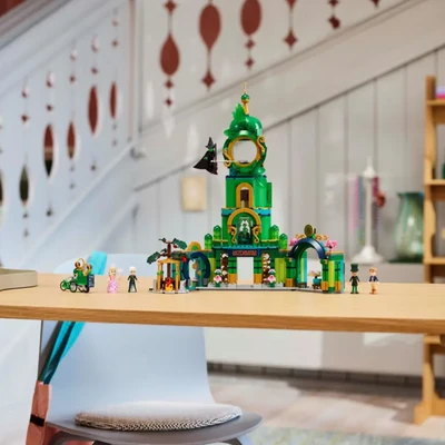 Gambar LEGO Wicked Welcome To Emerald City