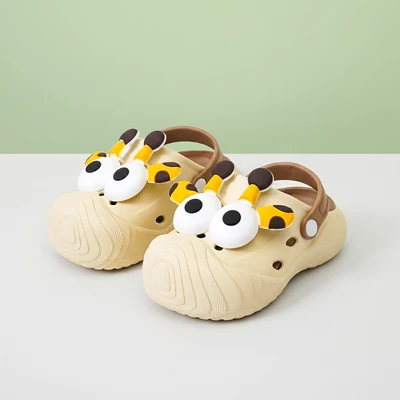 Gambar Ataru Sandal Anak Clogs Giraffe Ukuran 22/23 - Cokelat