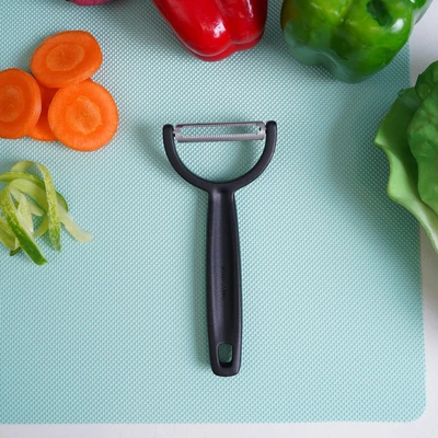 Gambar Victorinox Ypso Alat Pengupas Bergerigi 14.5 cm - Hitam