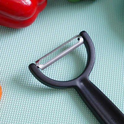 Gambar Victorinox Ypso Alat Pengupas Bergerigi 14.5 cm - Hitam