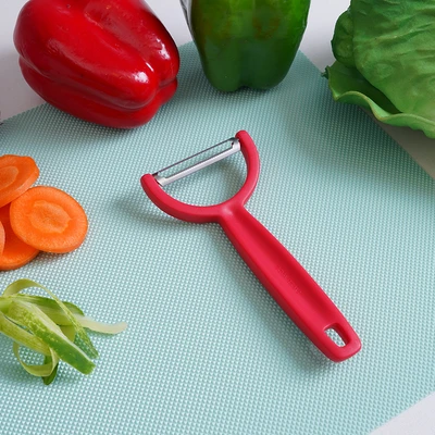 Gambar Victorinox Ypso Alat Pengupas Bergerigi 14.5 cm - Merah