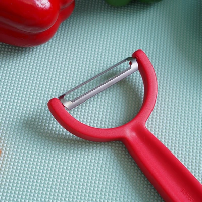Gambar Victorinox Ypso Alat Pengupas Bergerigi 14.5 cm - Merah