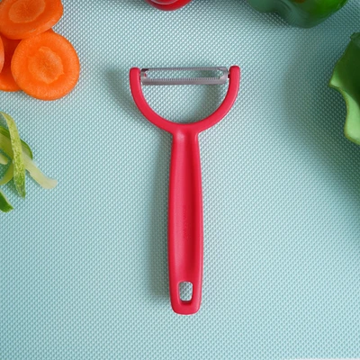Gambar Victorinox Ypso Alat Pengupas Bergerigi 14.5 cm - Merah