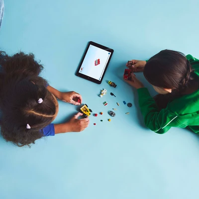 Gambar LEGO City F1 Pizza Vs Fire Truck