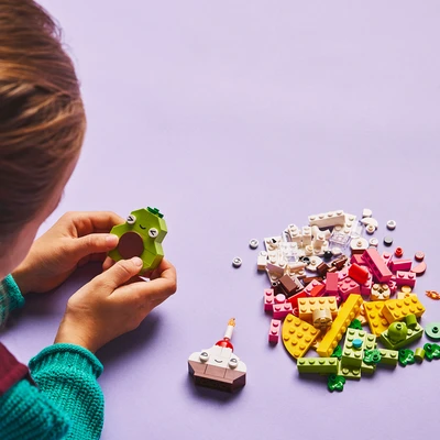 Gambar LEGO Classic Creative Food Friends