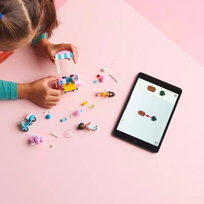 Gambar LEGO Friends Candyfloss Stand & Scooter