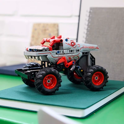 Gambar LEGO Technic Monster Jam Thunderroarus Pull Back