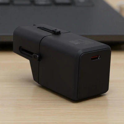 Gambar Krisbow Travel Adaptor Mini 45 Watt - Hitam