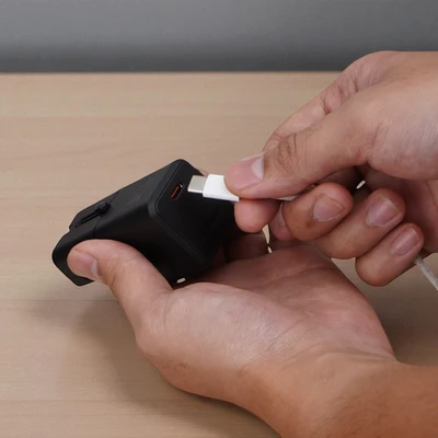Gambar Krisbow Travel Adaptor Mini 45 Watt - Hitam