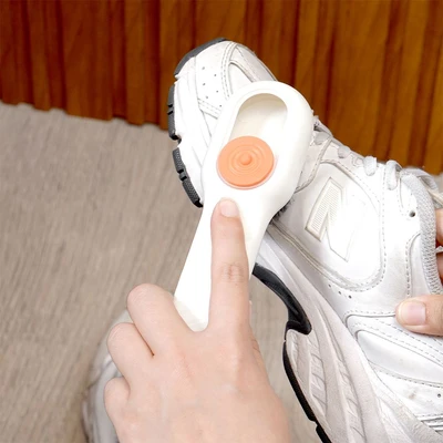 Gambar Proclean Sikat Sepatu Dengan Dispenser Sabun - Putih