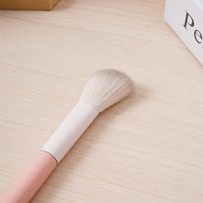 Gambar Ataru Kuas Makeup Angle - Pink