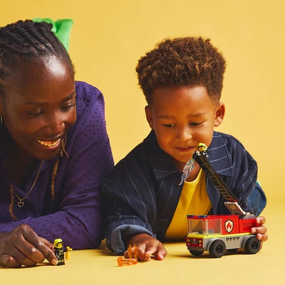 Gambar LEGO City Fire Ladder Truck Set 82 Pcs 60463 - Mix