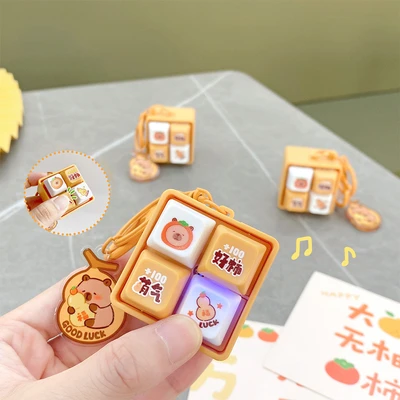 Gambar Capybara Gantungan Kunci Quadrangle - Cokelat