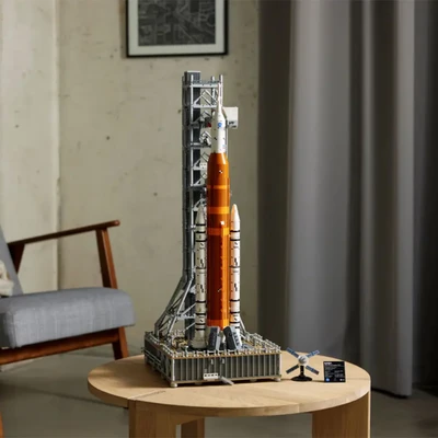 Gambar LEGO Nasa Artemis Space Launch System - Abu-abu