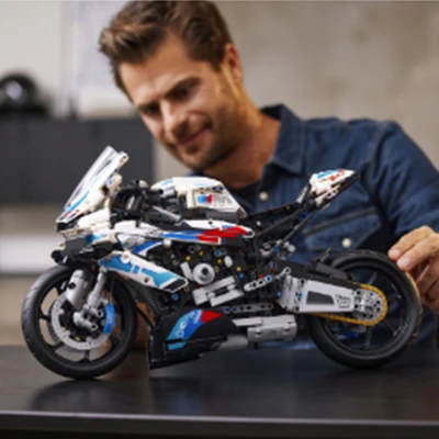 Gambar LEGO Technic Bmw M 1000 Rr - Hitam