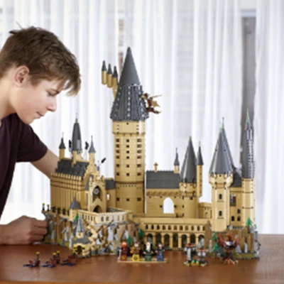 Gambar LEGO Harry Potter Hogwarts Castle - Cokelat