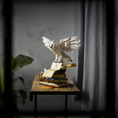 Gambar LEGO Harry Potter Hogwarts Icons Collectors Edition - Putih