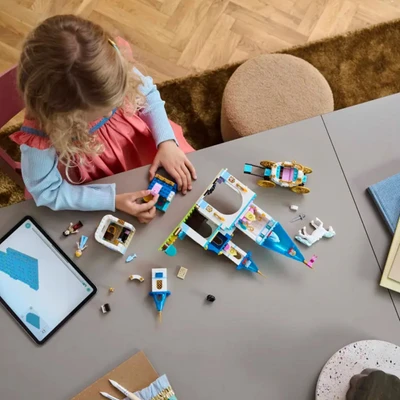 Gambar LEGO Disney Cinderellas Castle & Horse Carriage Set 596 Pcs 43275 - Biru/putih