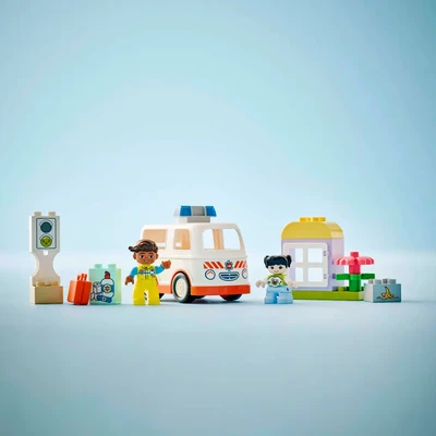 Gambar LEGO Duplo Ambulance & Driver Set 19 Pcs 10447 - Mix