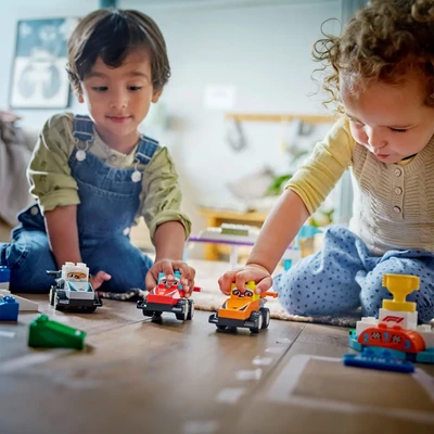 Gambar LEGO Duplo F1 Team Race Cars & Drivers Set 70 Pcs 10445 - Mix