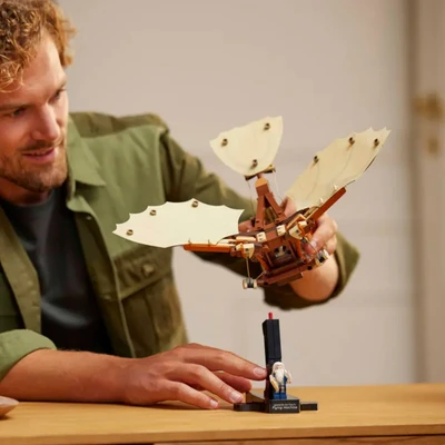 Gambar LEGO Icons Leonardo Da Vincis Flying Machine Set 493 Pcs 10363 - Cokelat