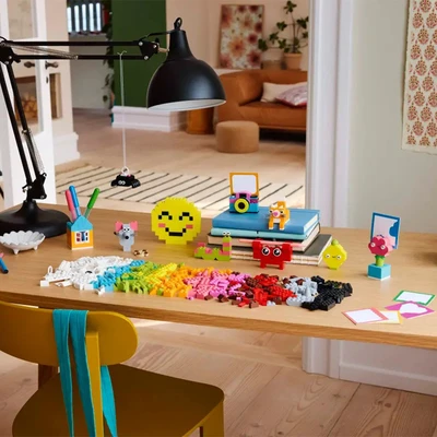 Gambar LEGO Classic Creative Happy Box Set 680 Pcs 11042 - Mix