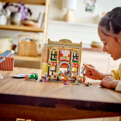 Gambar LEGO Friends Restaurant & Cooking School Set 896 Pcs 42655 - Mix