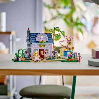 Gambar LEGO Friends Beekeepers House & Flower Garden Set 1161 Pcs 42669 - Mix