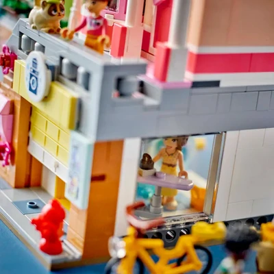 Gambar LEGO Friends Heartlake City Apartments & Stores Set 2040 Pcs 42670 - Mix