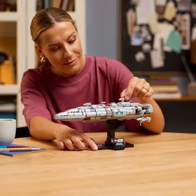 Gambar LEGO Home One Starcruiser Set 559 Pcs 75405 - Abu-abu