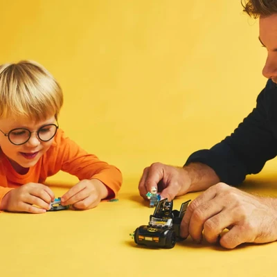 Gambar LEGO Batman & Batmobile Vs Mr Freeze Set 63 Pcs 76301 - Hitam