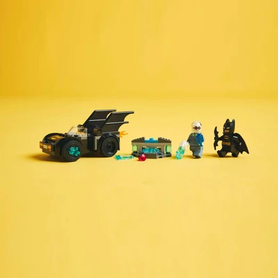 Gambar LEGO Batman & Batmobile Vs Mr Freeze Set 63 Pcs 76301 - Hitam